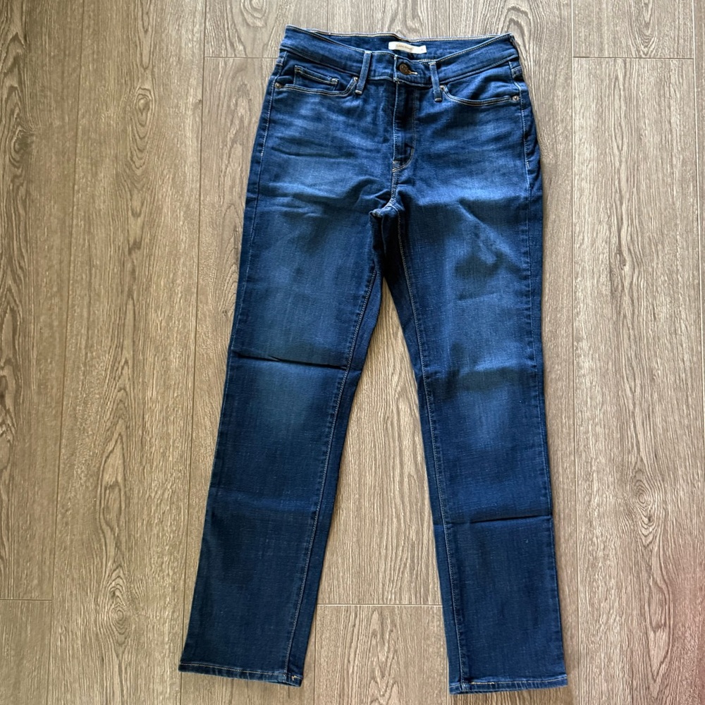 Levis Classic Straight Jeans Size 6
